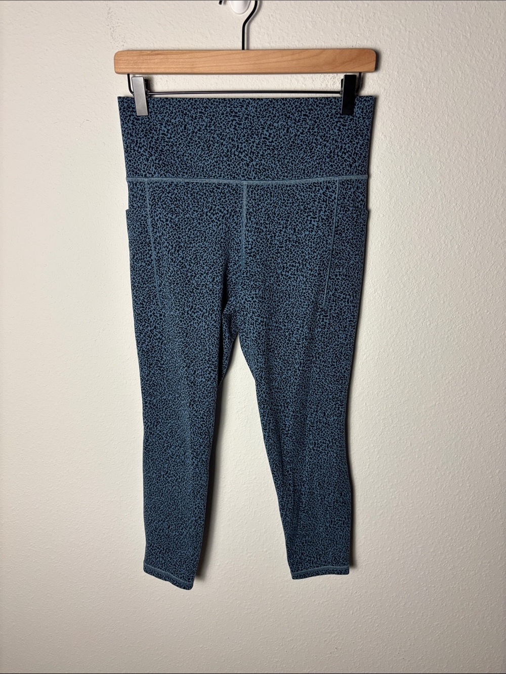 Athleta Salutation Stash II Textured Tight Microcheetah Blue and Black S/631936